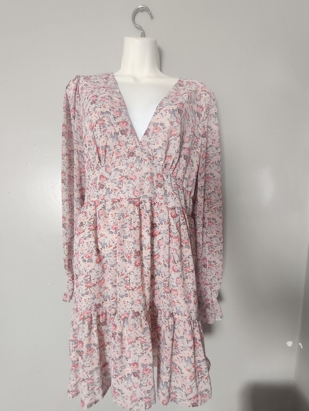 Wild Jasmine Light Weight Floral Midi Ruffle Long Sleeve Dress. Colorful Size L